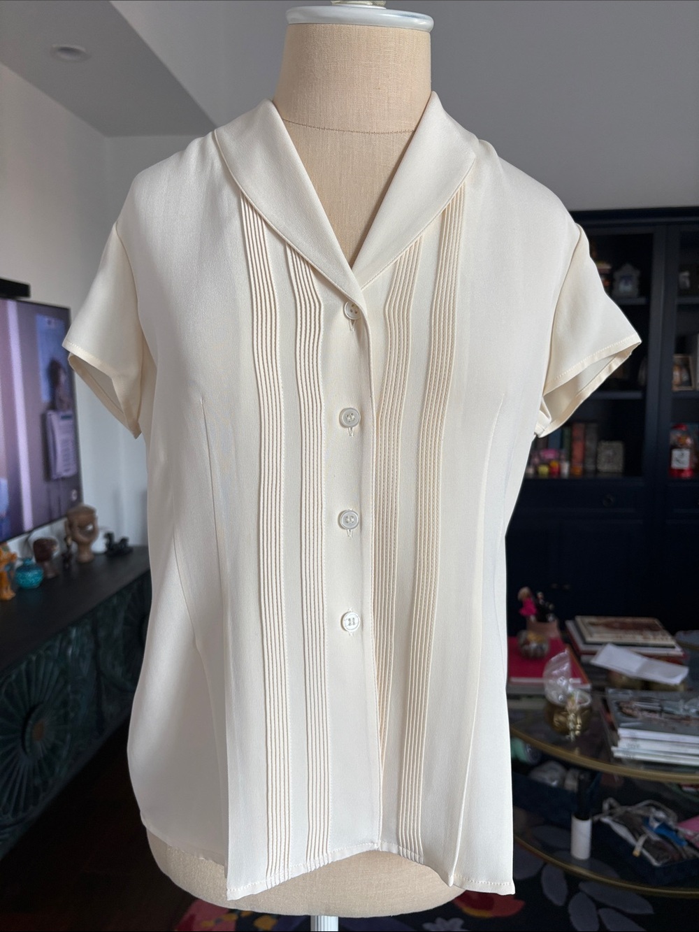 Jones New York Collection Platinum pleated cream blouse size 4